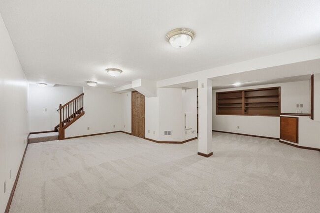 Building Photo - 7666 Windwood Dr