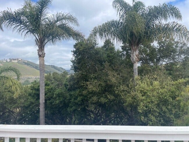 Building Photo - Charming 3 Bedroom 2.5 Bath home in Pismo Heights