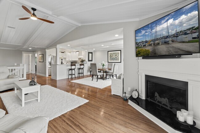 Building Photo - 3431 Harbor Dr