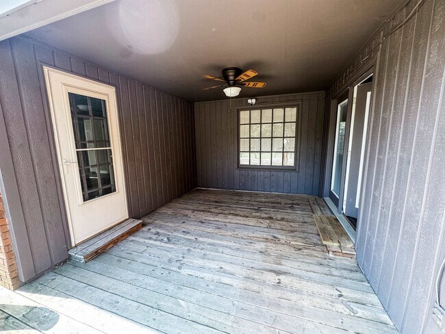 Building Photo - 510 Autumn Run Dr