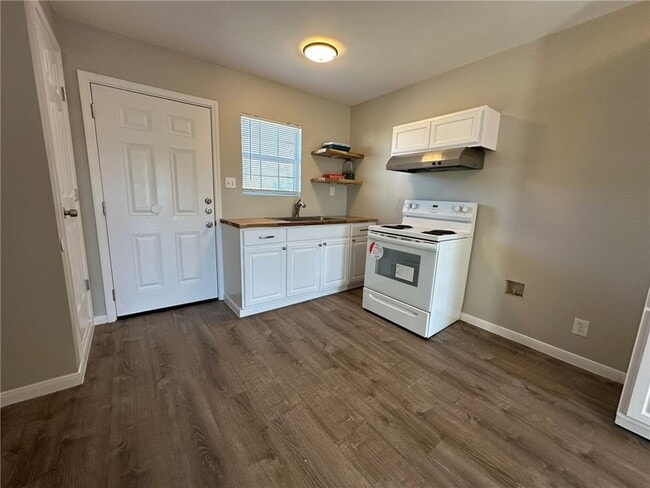 Building Photo - 3152 Meadow Ln