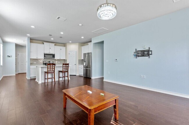 Building Photo - 12104 Cimaizon Dr