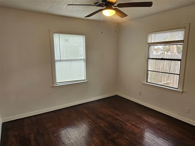 Building Photo - 113 E Forrest Ln