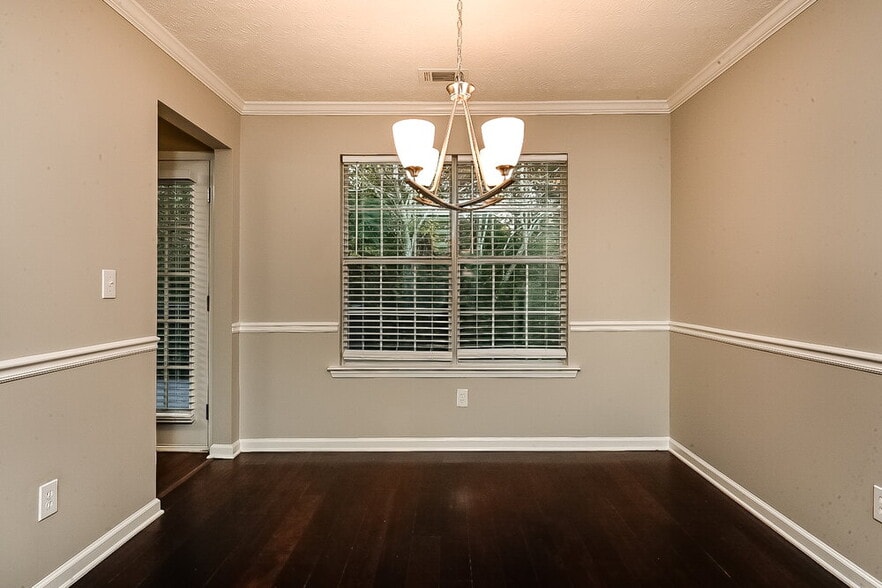 Building Photo - 370 Summer Hill Cir