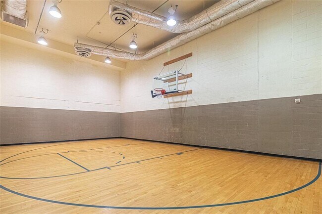 Building Photo - 511 SE 5 Ave