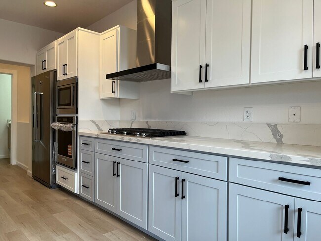 Building Photo - Remodeled Townhome in the Heart of Cupertino!