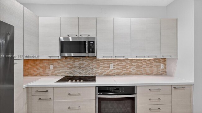 Building Photo - 622 Malaga Ave