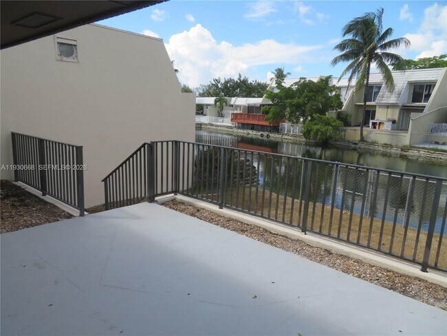 Building Photo - 7328 Miami Lakeway S