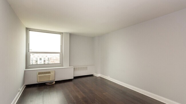 Building Photo - 1255 N Sandburg Terrace