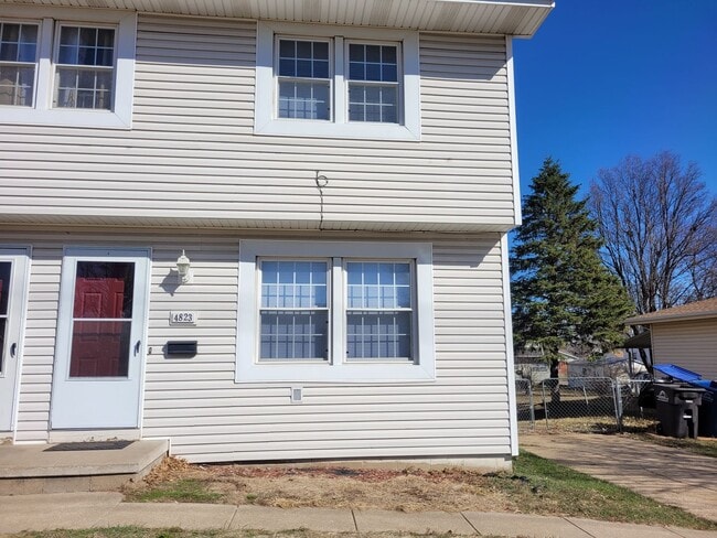 Building Photo - 4823 NW Aurora Ave.