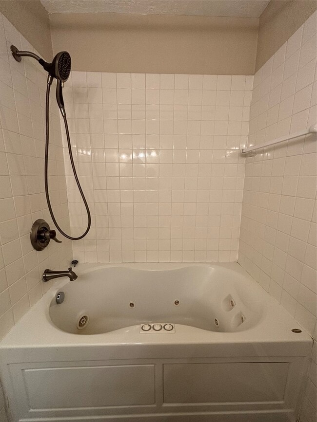 Building Photo - 409 Bellmar Ln