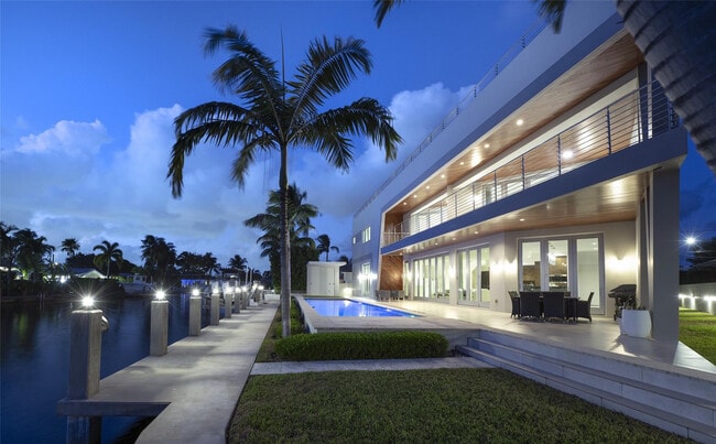 Building Photo - 3300 NE 39th St