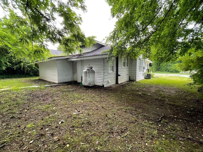 Building Photo - Nice 2/1 House in Old East Rome- $1,295
