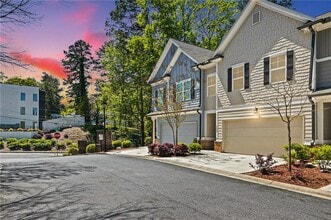Building Photo - 1395 Heights Park Dr