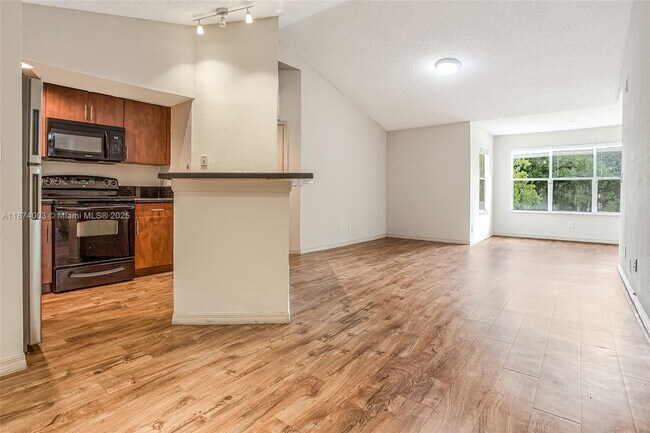 Building Photo - 643 Vista Isles Dr