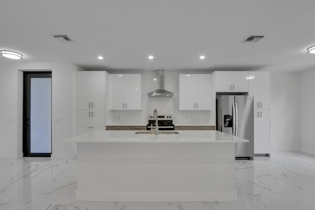 Building Photo - 406 Bella Sol Way