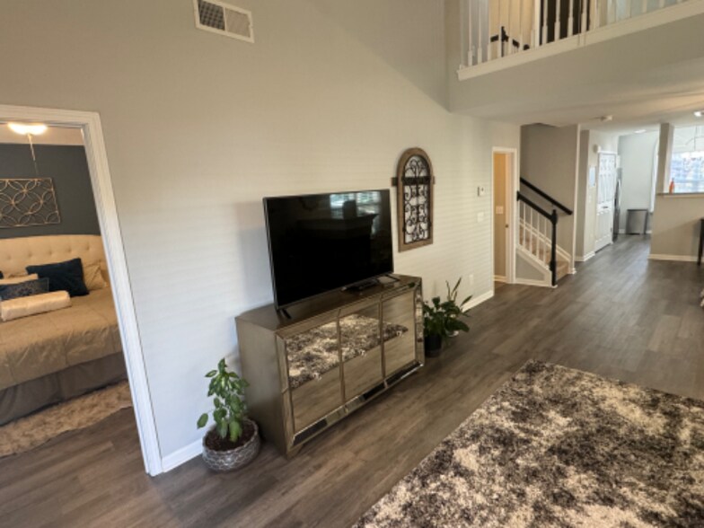 Building Photo - 139 Arlington Downs Blvd