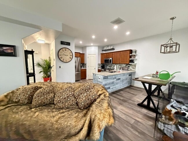 Building Photo - 6929 S Vlg Hvn Dr