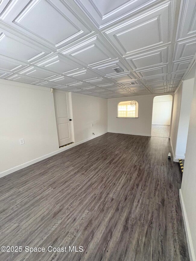 Building Photo - 1217 Pinewood Dr