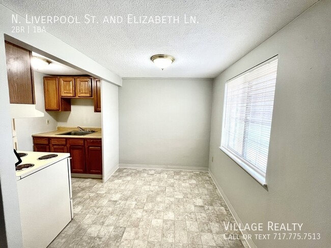 Building Photo - END-unit! Affordable 2-Bed Convenient to I...