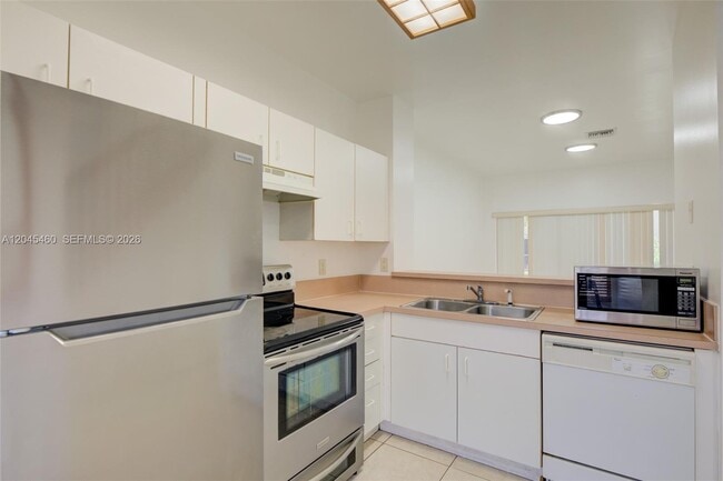 Building Photo - 728 SW 122nd Ave