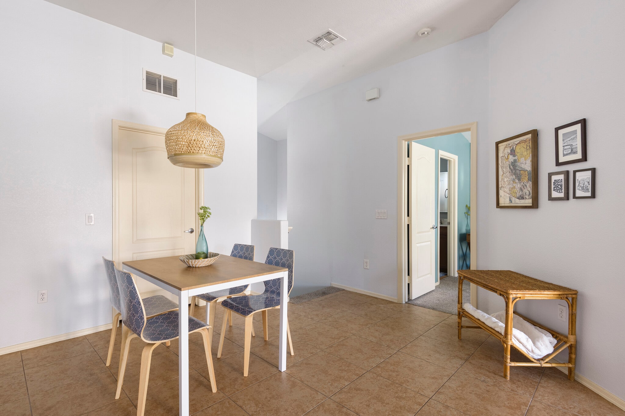 Building Photo - 2402 E 5th St