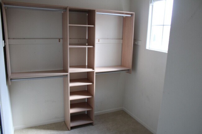 Building Photo - 524 Rosewood Ln