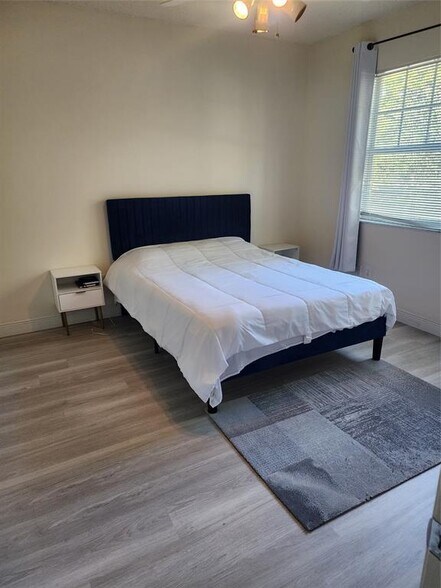 Building Photo - 5880 W Sample Rd