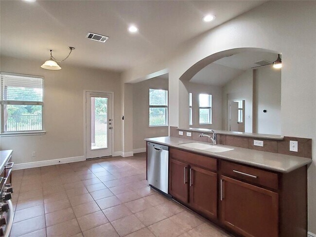 Building Photo - 14829 Fernhill Dr