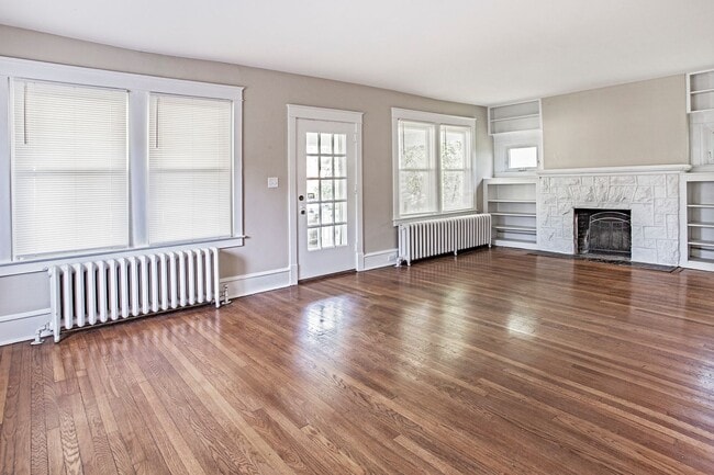 Building Photo - North Wilmington - 5 bedroom, 2 bathroom h...