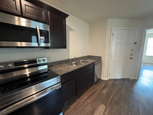 Building Photo - 306 S 23rd St