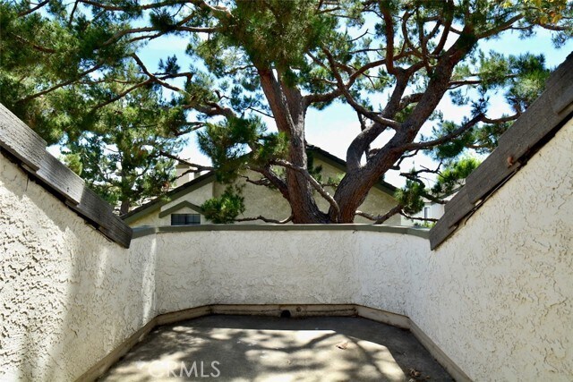 Building Photo - 962 W Arrow Hwy