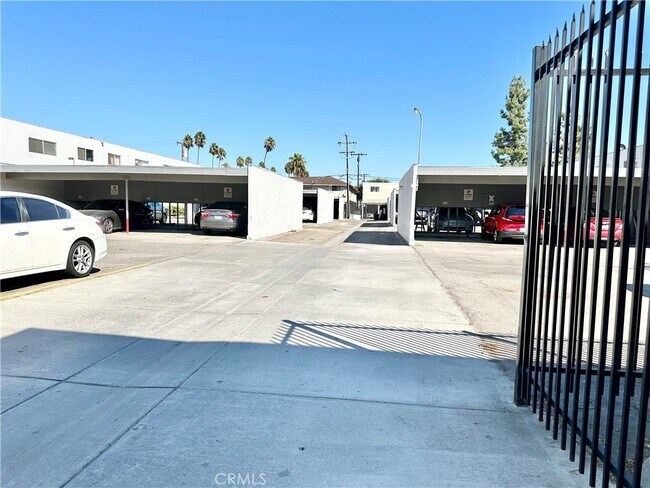Building Photo - 5500 Ackerfield Ave