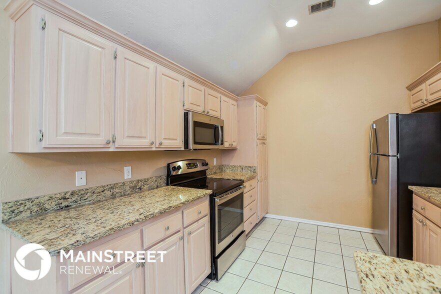 Building Photo - 536 SW 154th Ct