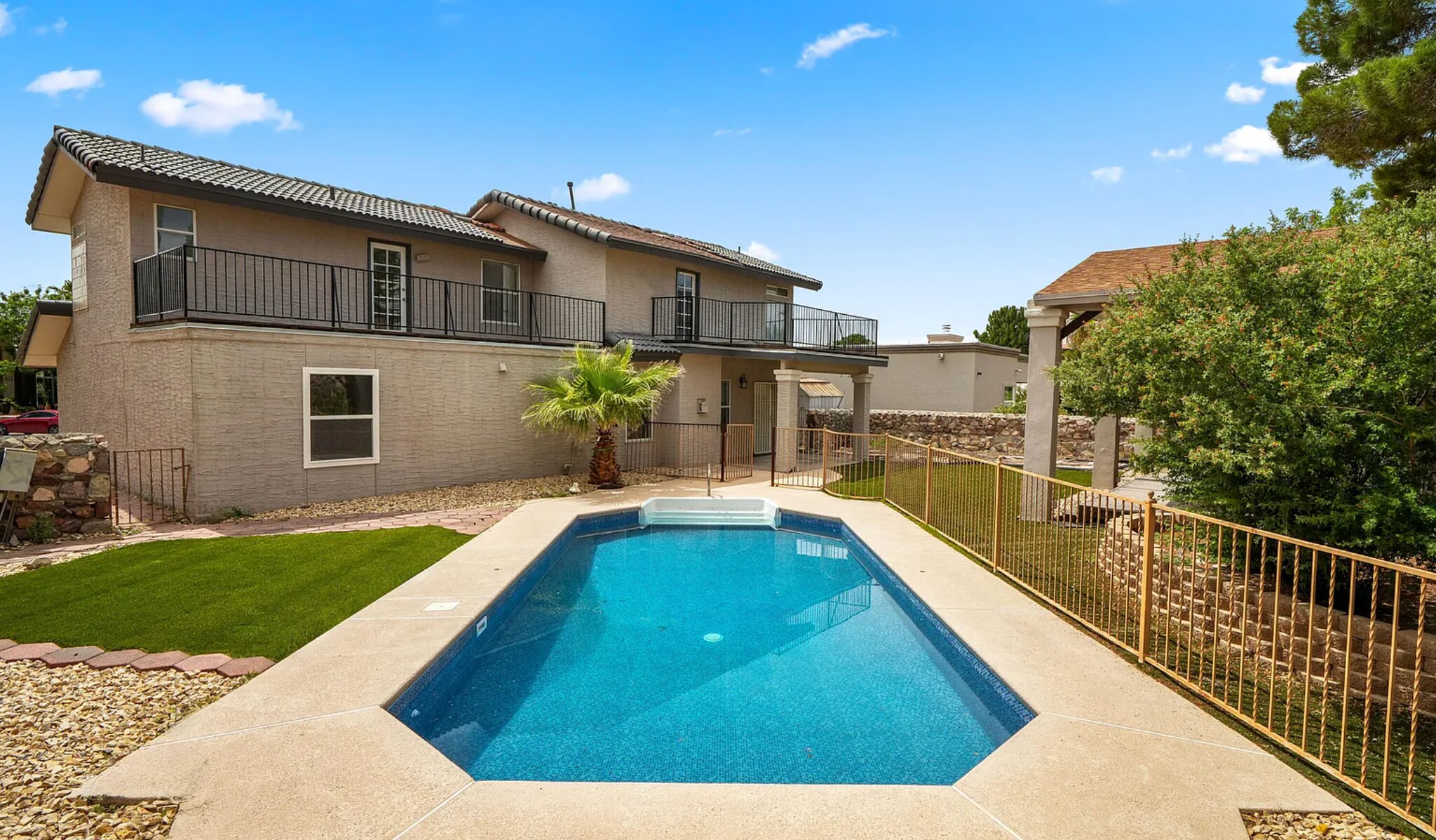 Building Photo - 908 Los Pinos Way