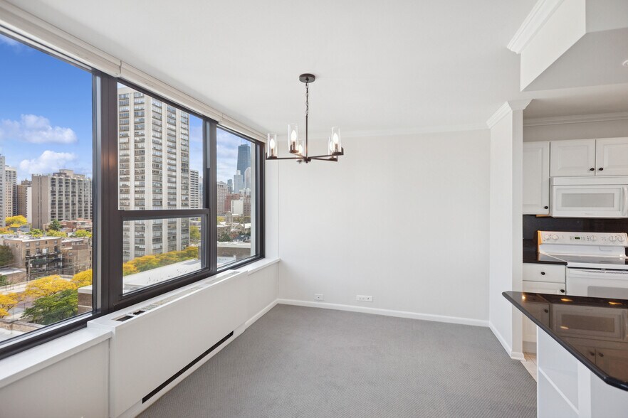 Building Photo - 1560 N Sandburg Ter