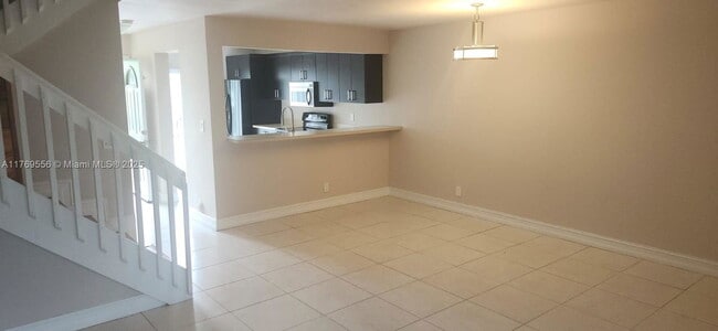 Building Photo - 765 Crystal Lake Dr