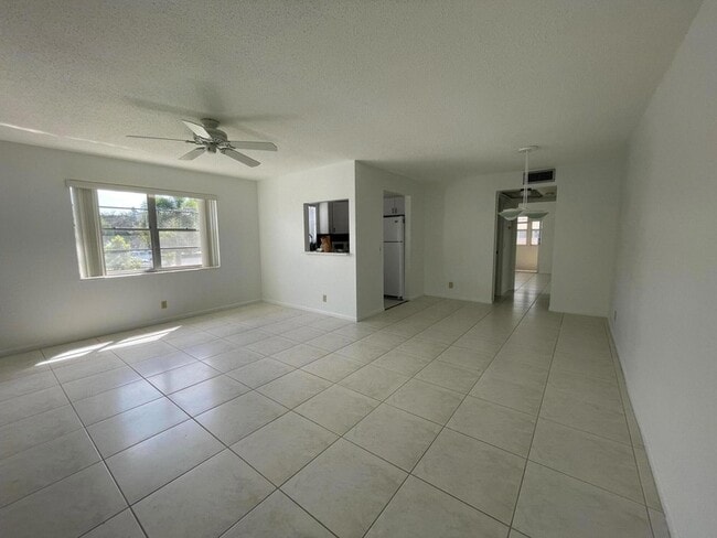 Building Photo - 343 Windsor O