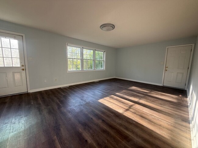 Building Photo - 2-3 Bedroom house with 2 bathrooms and garage