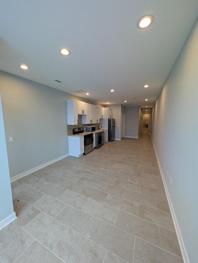 Building Photo - 5418 W Belmont Ave