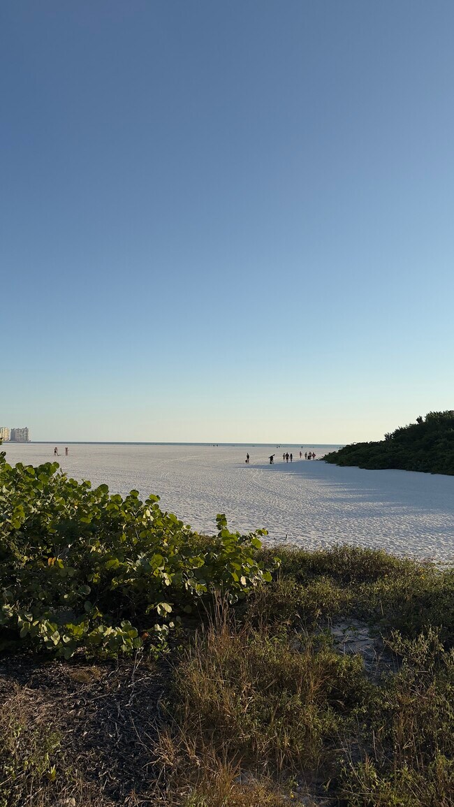 Building Photo - 651 Seaview Ct