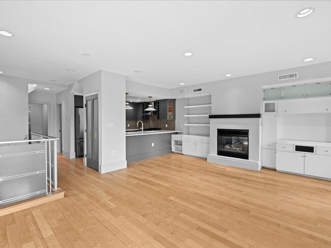 Building Photo - 81 Saint Botolph St