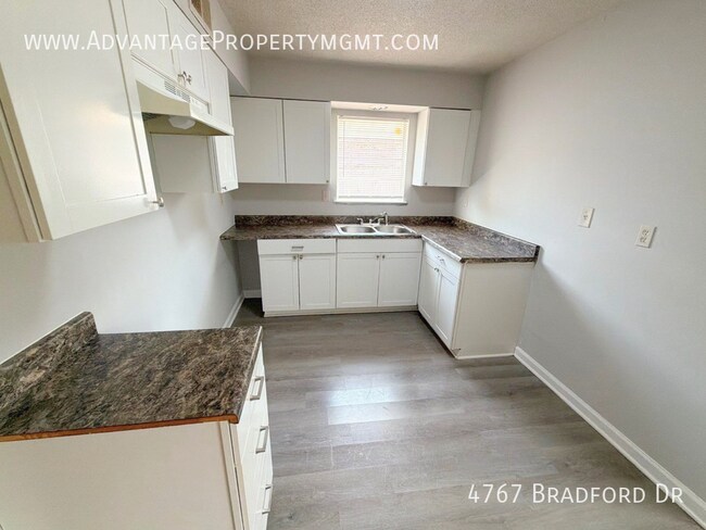 Building Photo - 4767 Bradford Dr