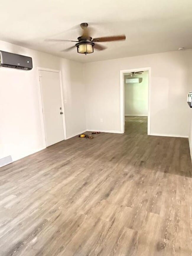 Building Photo - Two Homes / One Lot / Versatile Uses / Rem...