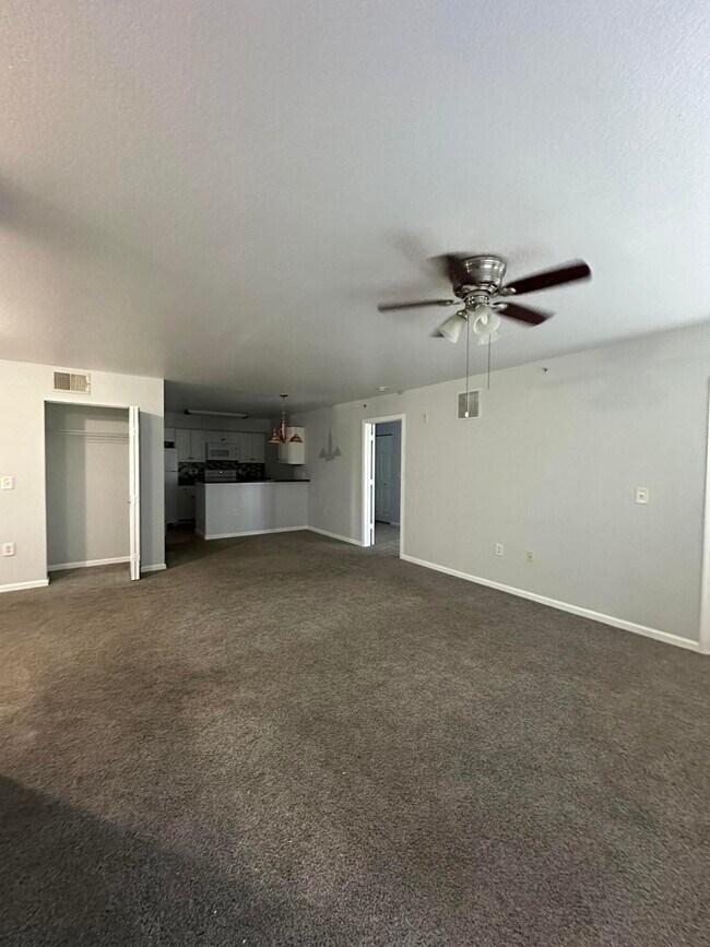 Building Photo - 161 SW Palm Dr