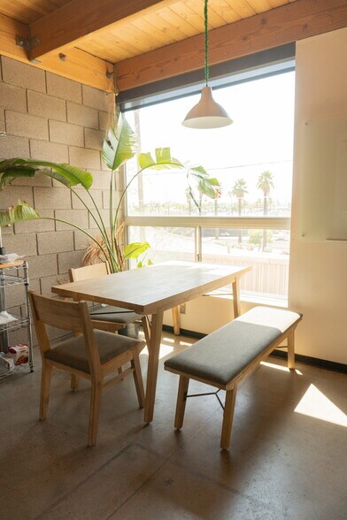 Building Photo - 525 E Willetta St