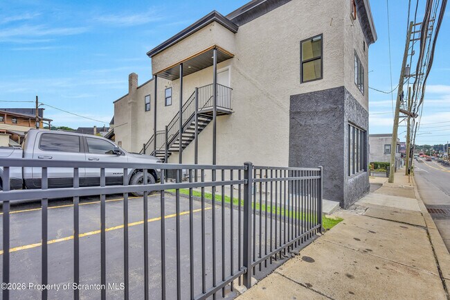 Building Photo - 111 S Blakely St