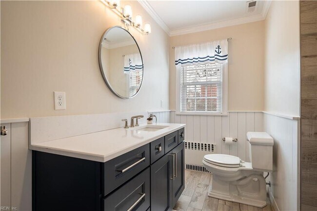 Building Photo - Beautiful Cape Cod in Larchmont