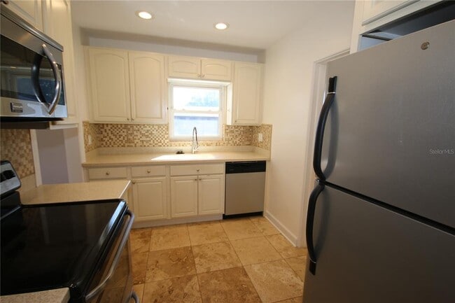 Building Photo - 1429 Seabreeze St