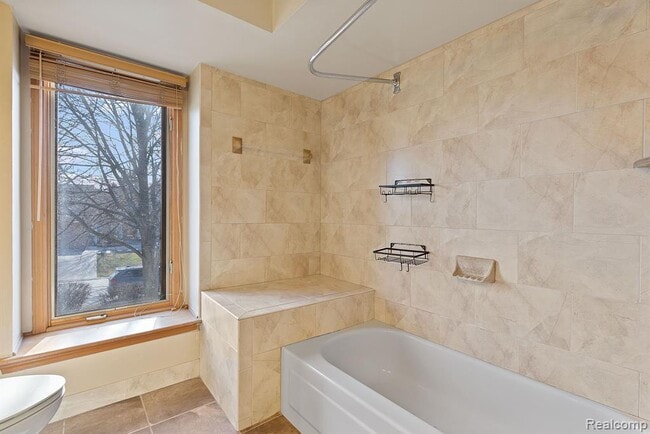 Building Photo - 37701 Fleetwood Dr